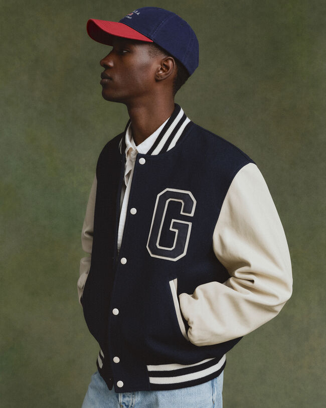 Varsity Jacket nahasta ja muista materiaaleista