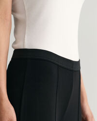 Leve&auml;lahkeiset jerseyhousut