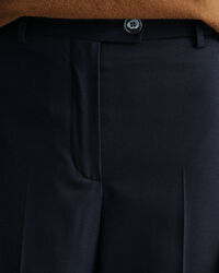 Korkeavyötäröiset smokkihousut