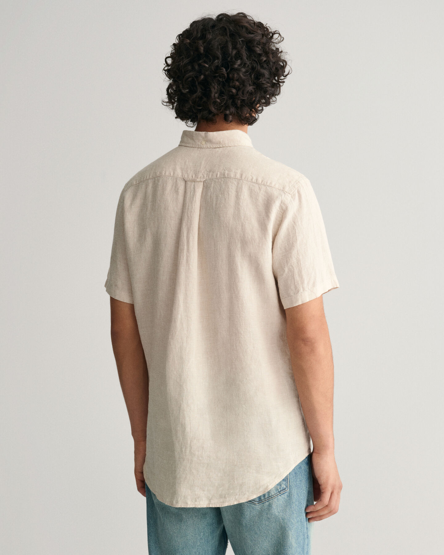 Regular&nbsp;fit ‑mitoitettu lyhythihainen kukonaskelkuvioinen pellavapaita