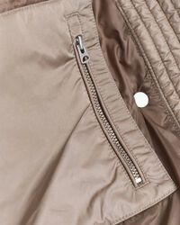 Relaxed fit ‑mitoitettu untuvatakki