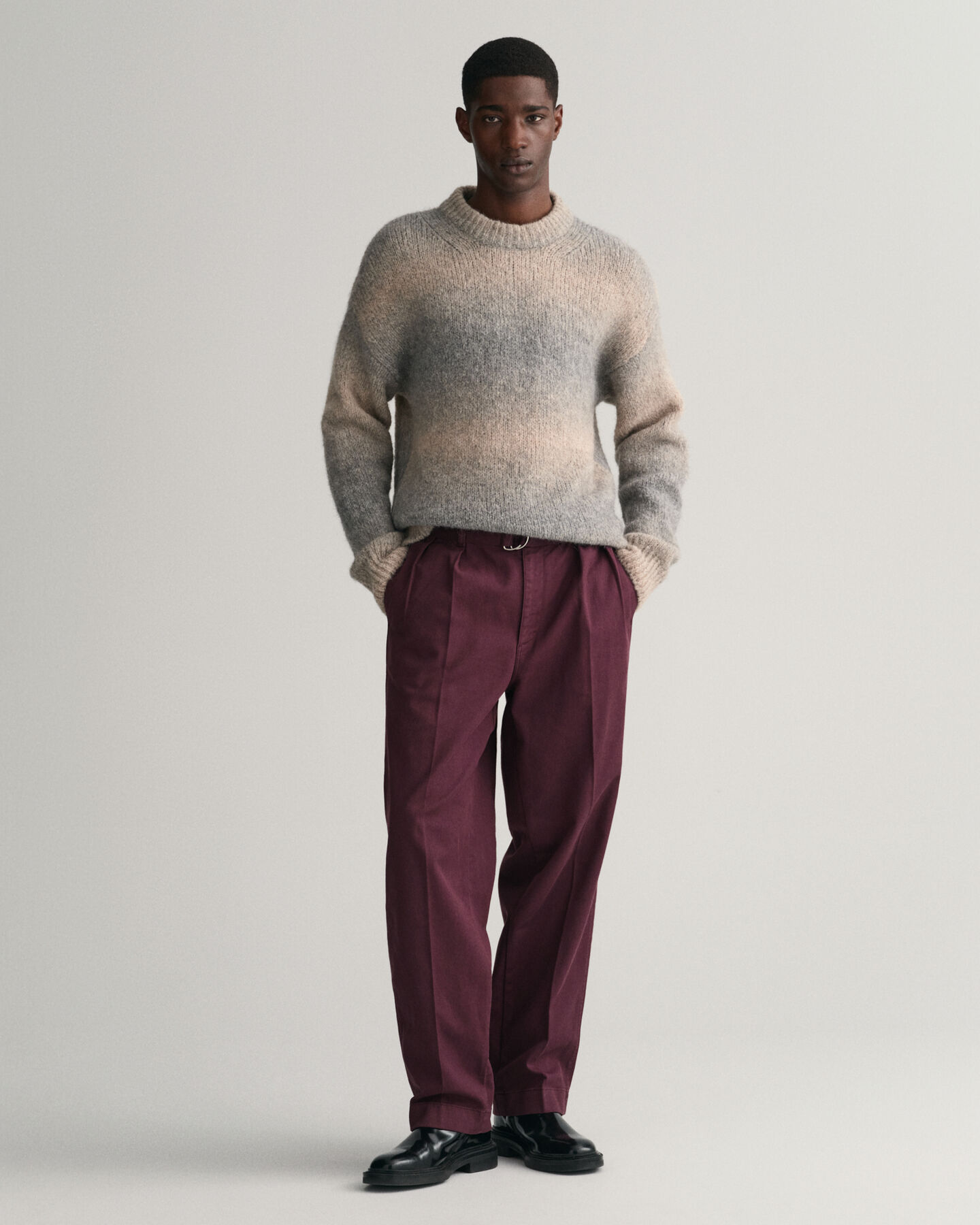 Laskostetut chinot ja vyö