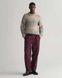 Laskostetut chinot ja vyö