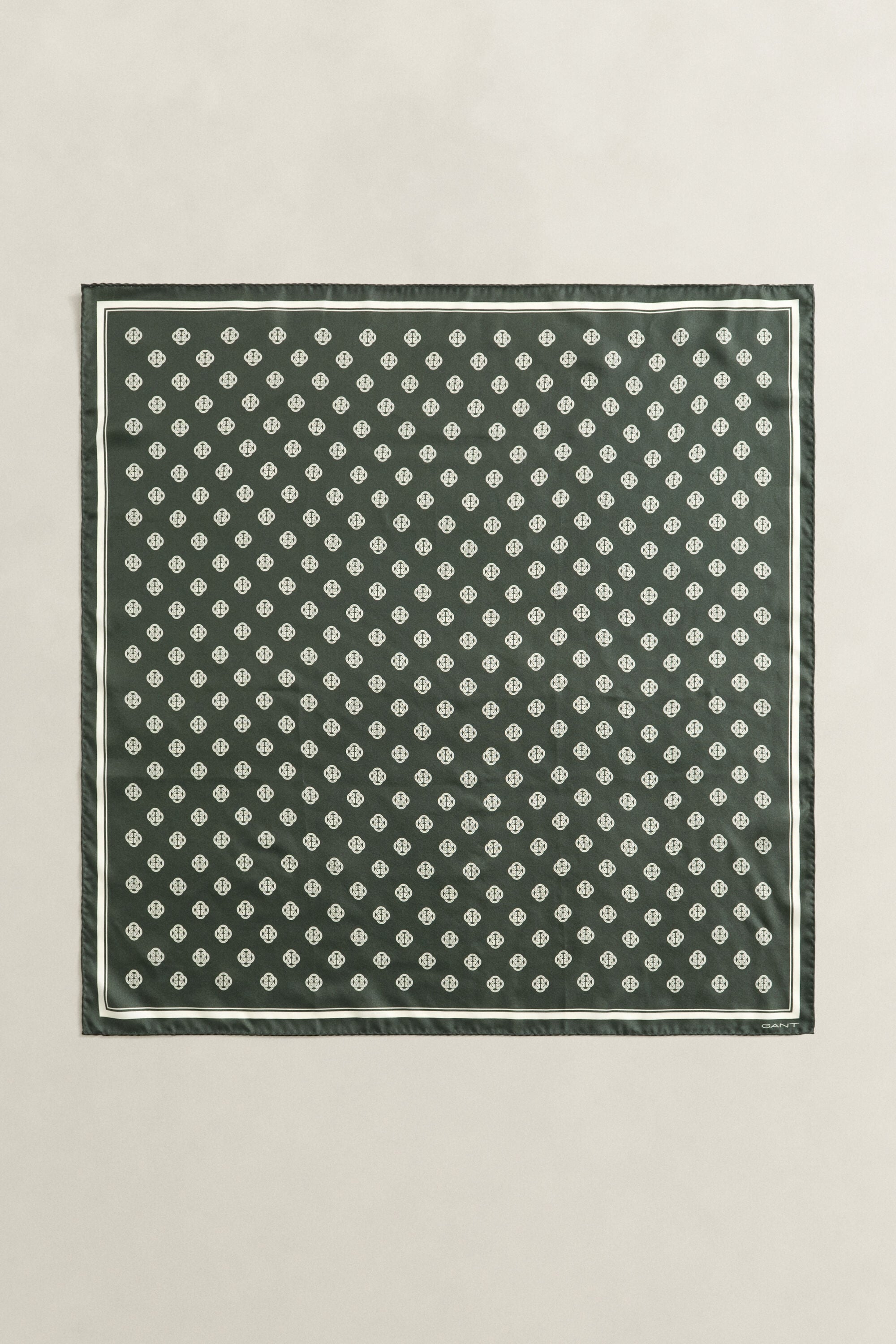 Monogrammi-silkkihuivi