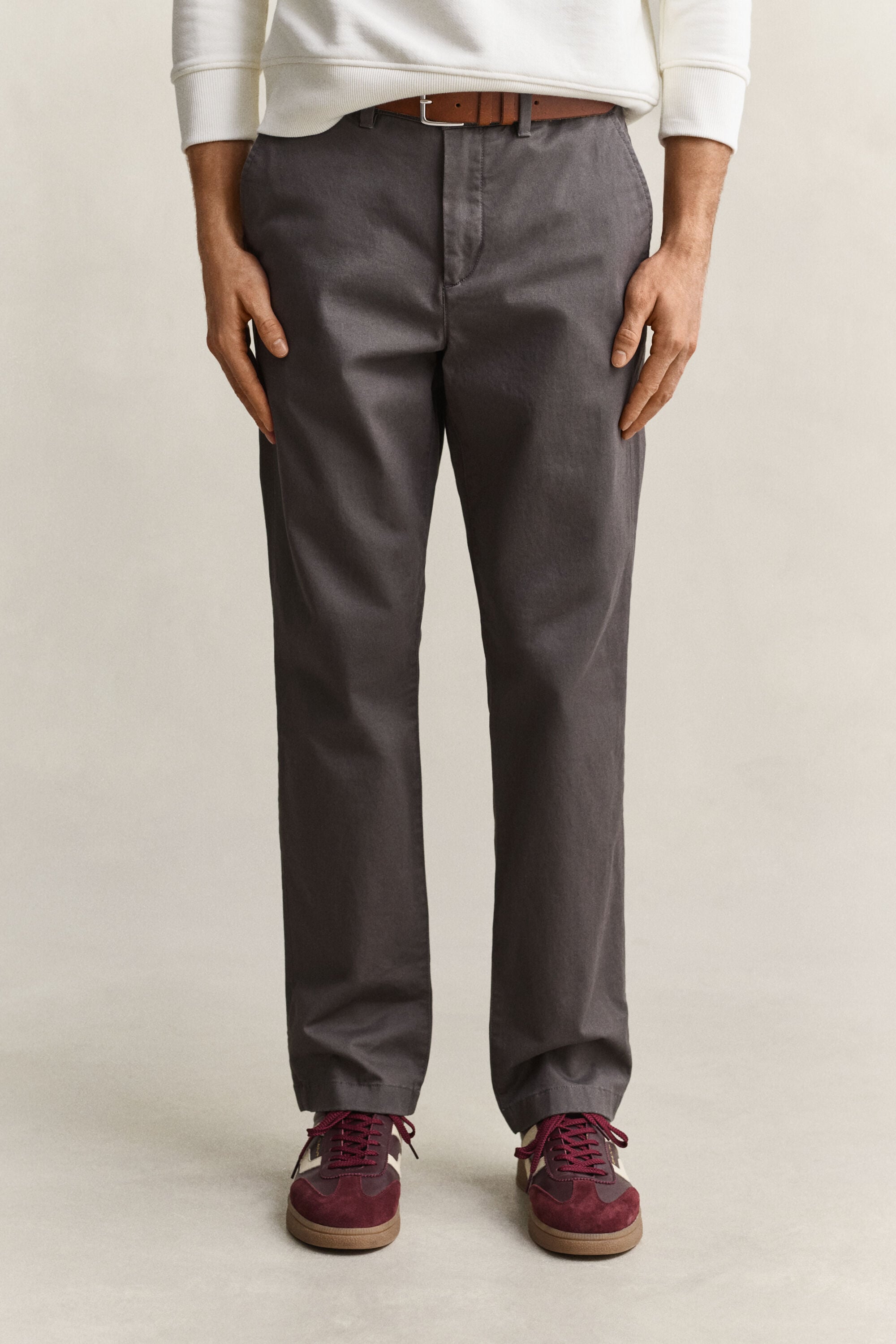 Regular fit ‑mitoitetut klassiset chinot