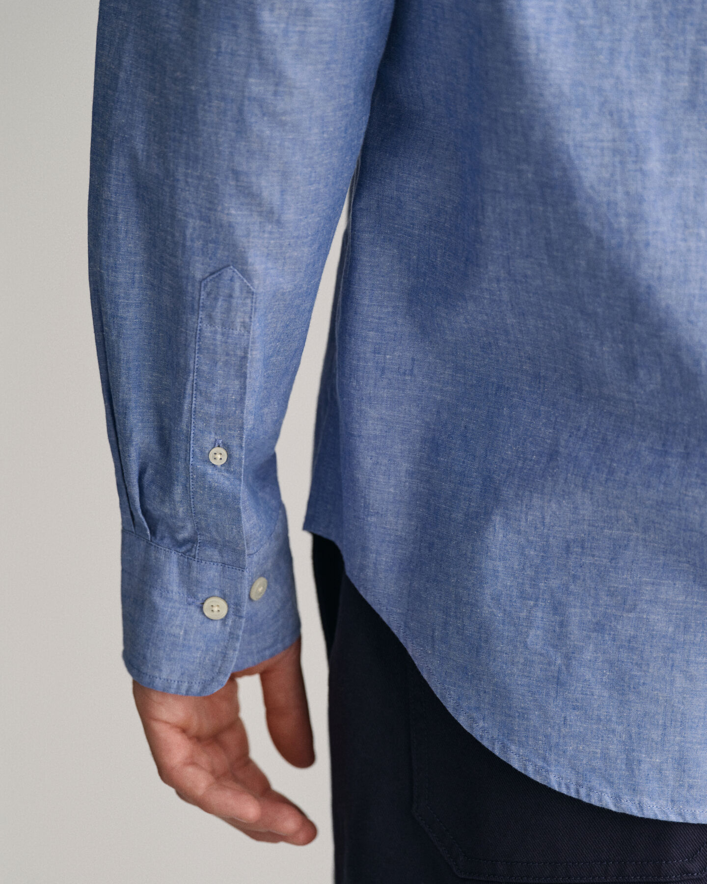 Regular fit ‑mitoitettu puuvilla-pellavapaita