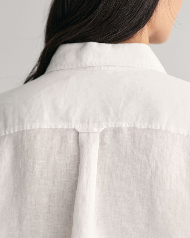 Relaxed fit ‑mitoitettu vajaamittainen pellavapaita