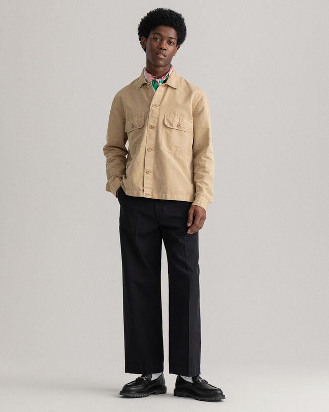 Valmiiksi ommeltuna v&auml;rj&auml;tty p&auml;&auml;llyspaita