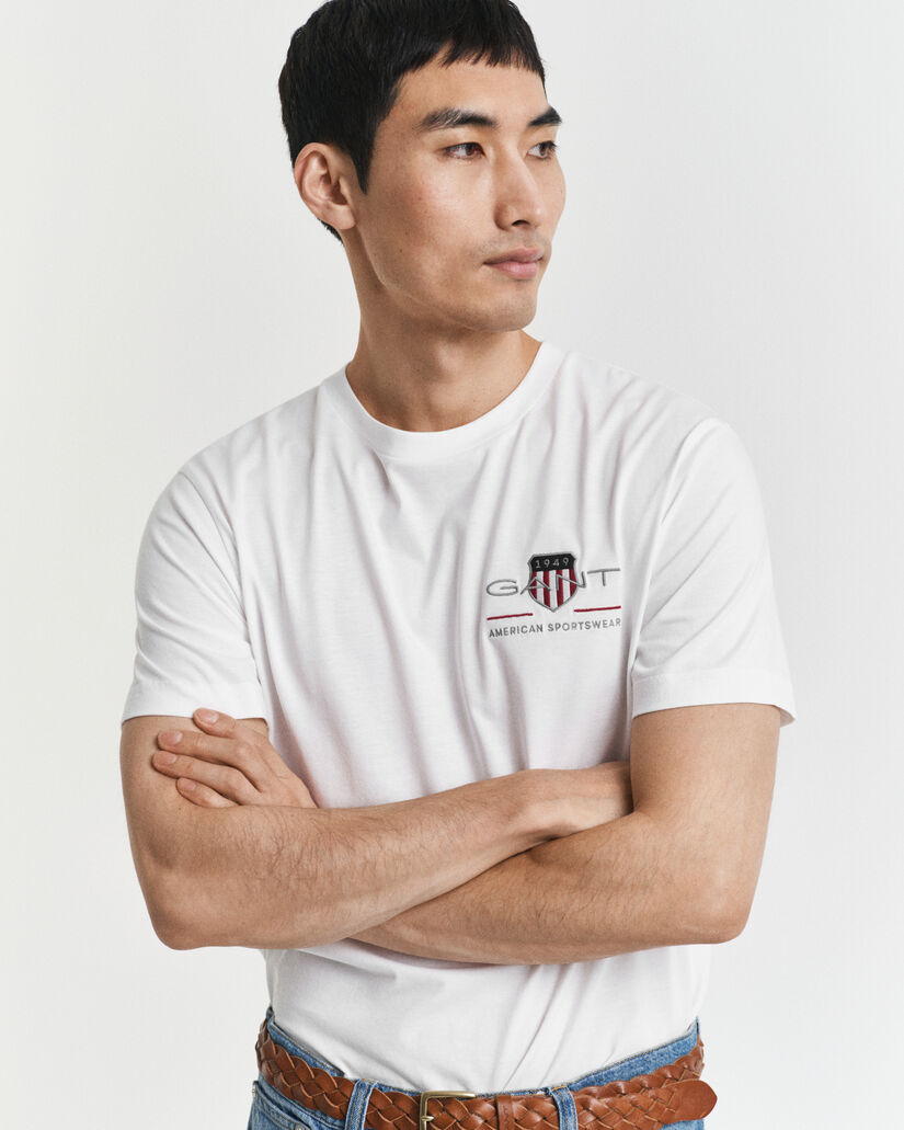 Kirjailtu Archive Shield ‑t‑paita