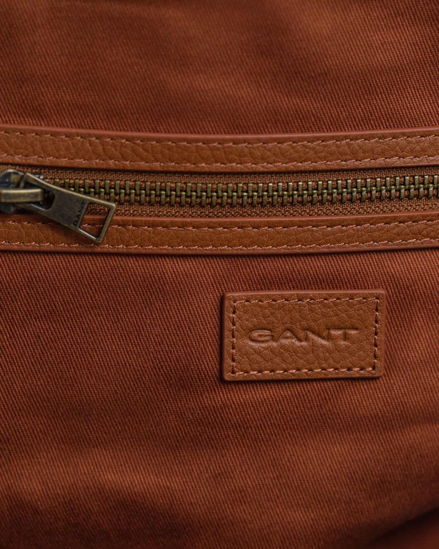 Nahkainen putkikassi