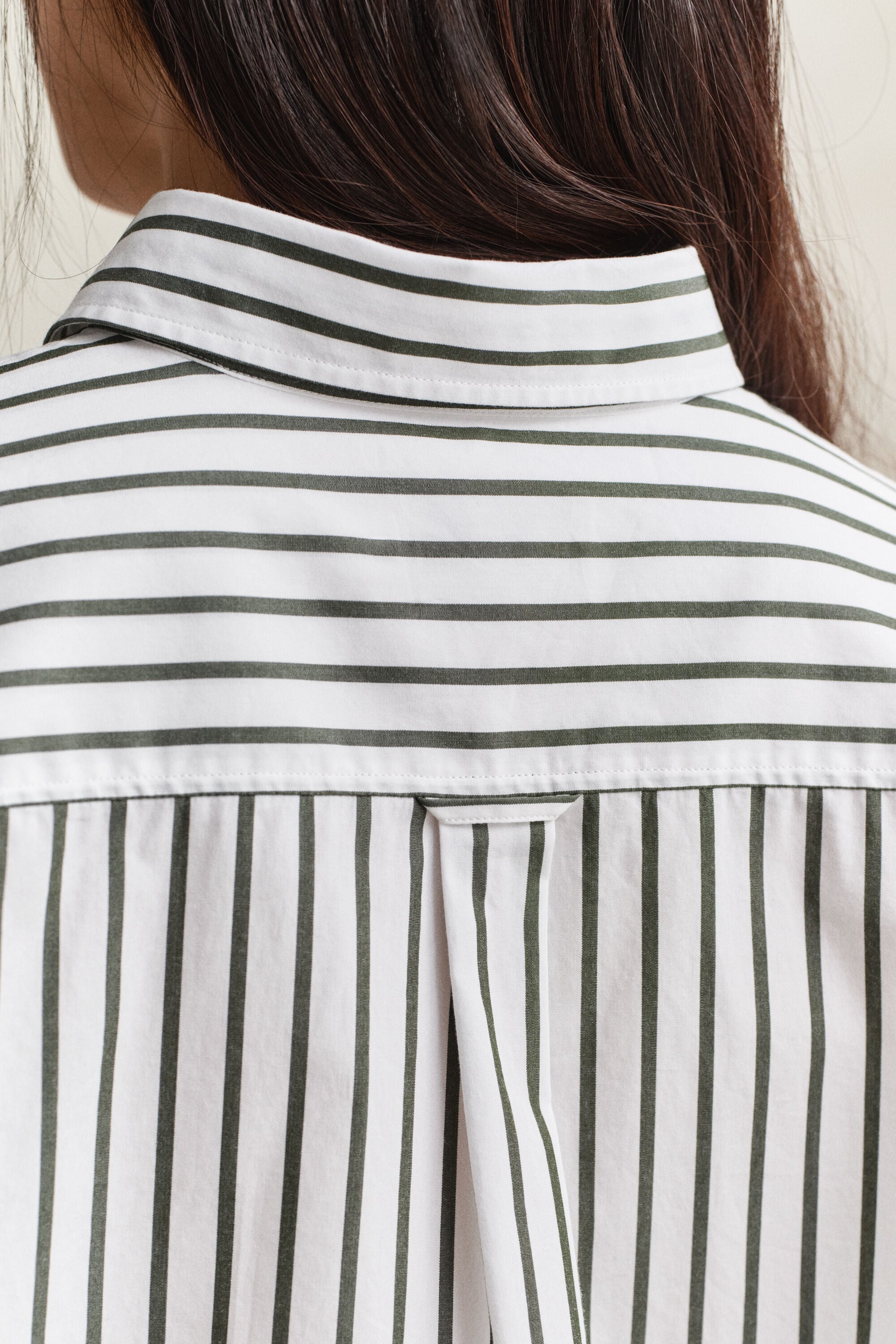 Relaxed fit ‑mitoitettu klassinen popliiniraitapaita