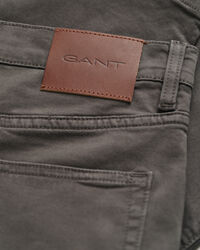 Slim fit ‑mitoitetut Desert-farkut