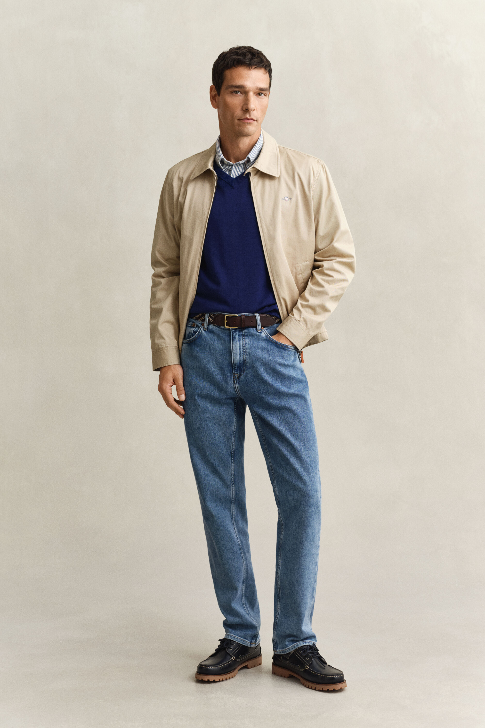 Klassinen puuvillaneulepusero, v-pääntie