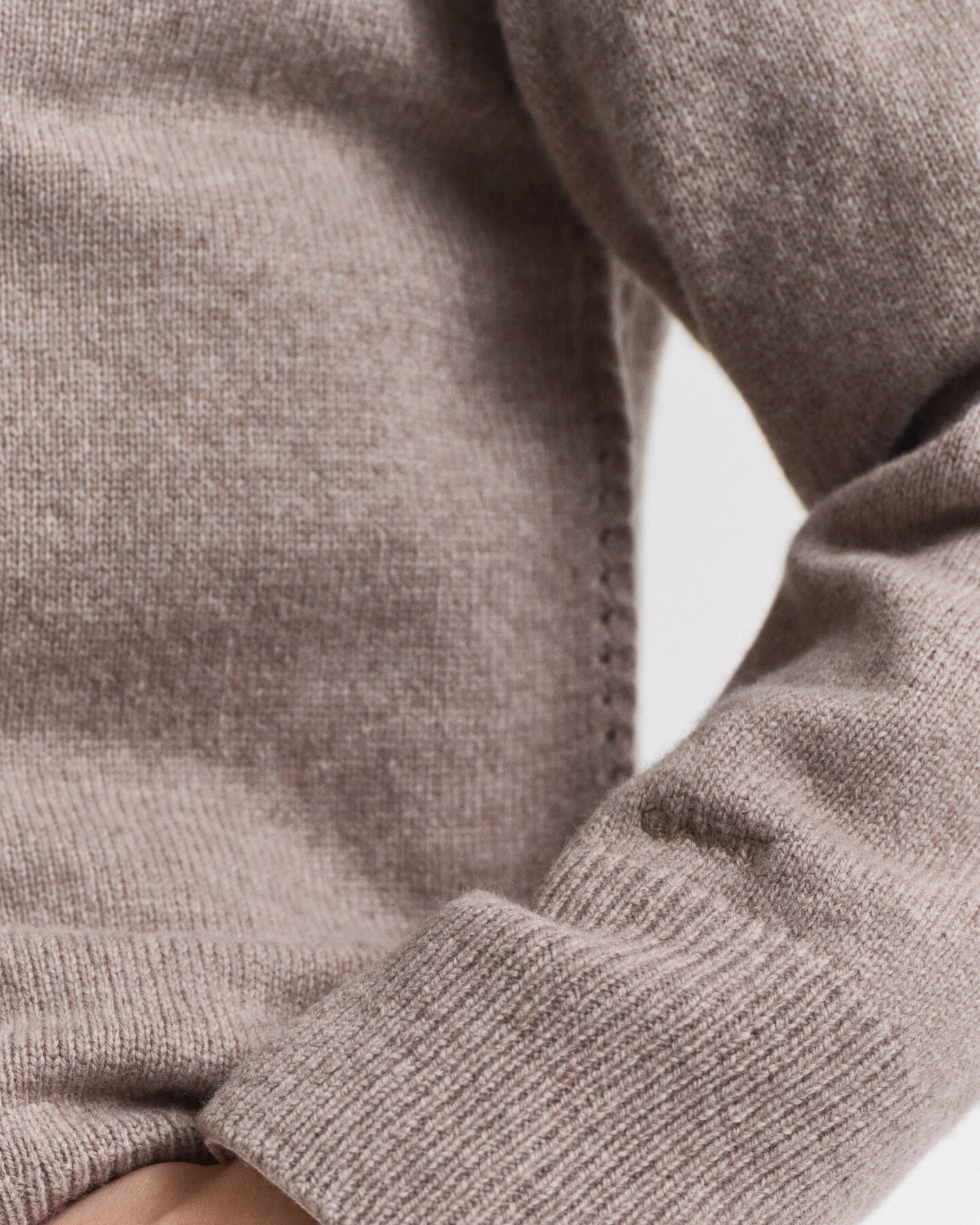 Pehmeä villa-kašmirsekoitteinen neulepusero, pyöreä pääntie