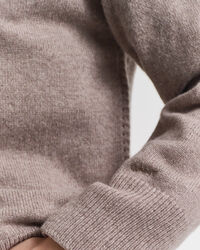 Pehmeä villa-kašmirsekoitteinen neulepusero, pyöreä pääntie