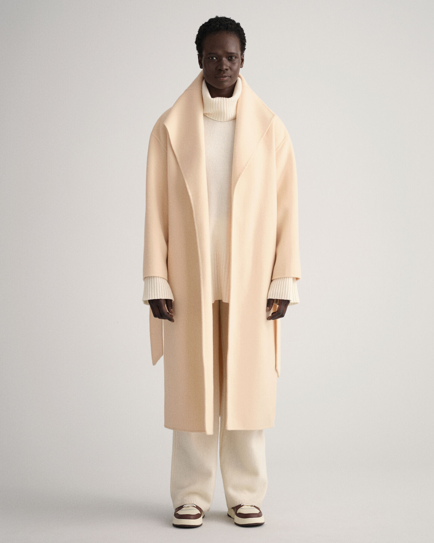 Käsin tikattu takki vyöllä