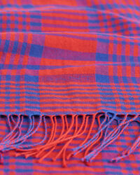 Ruudullinen kudottu merinovillahuivi