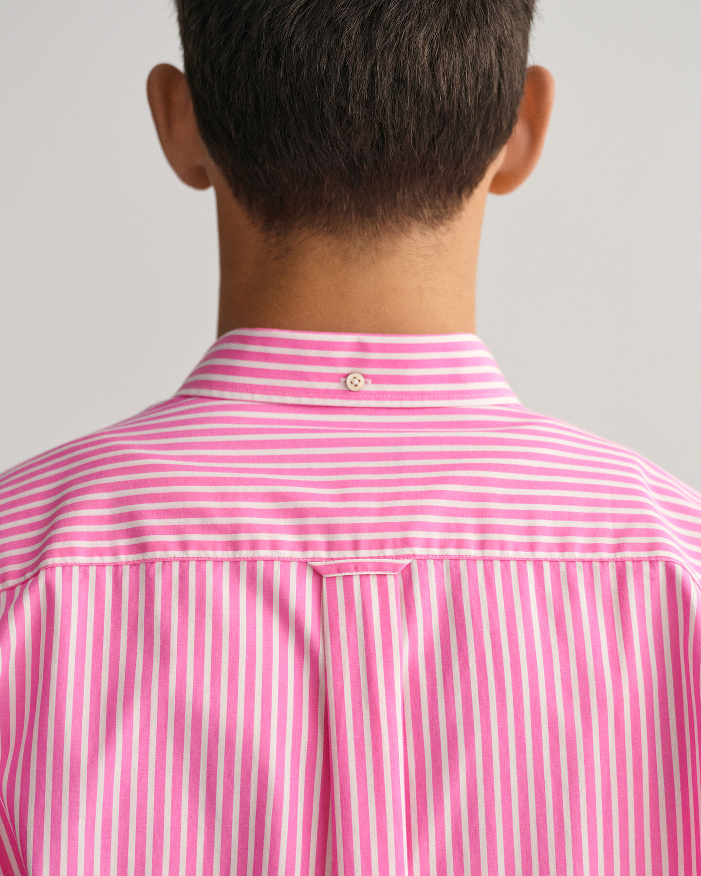 Lyhythihainen, regular fit ‑mitoitettu raidallinen broadcloth-paita