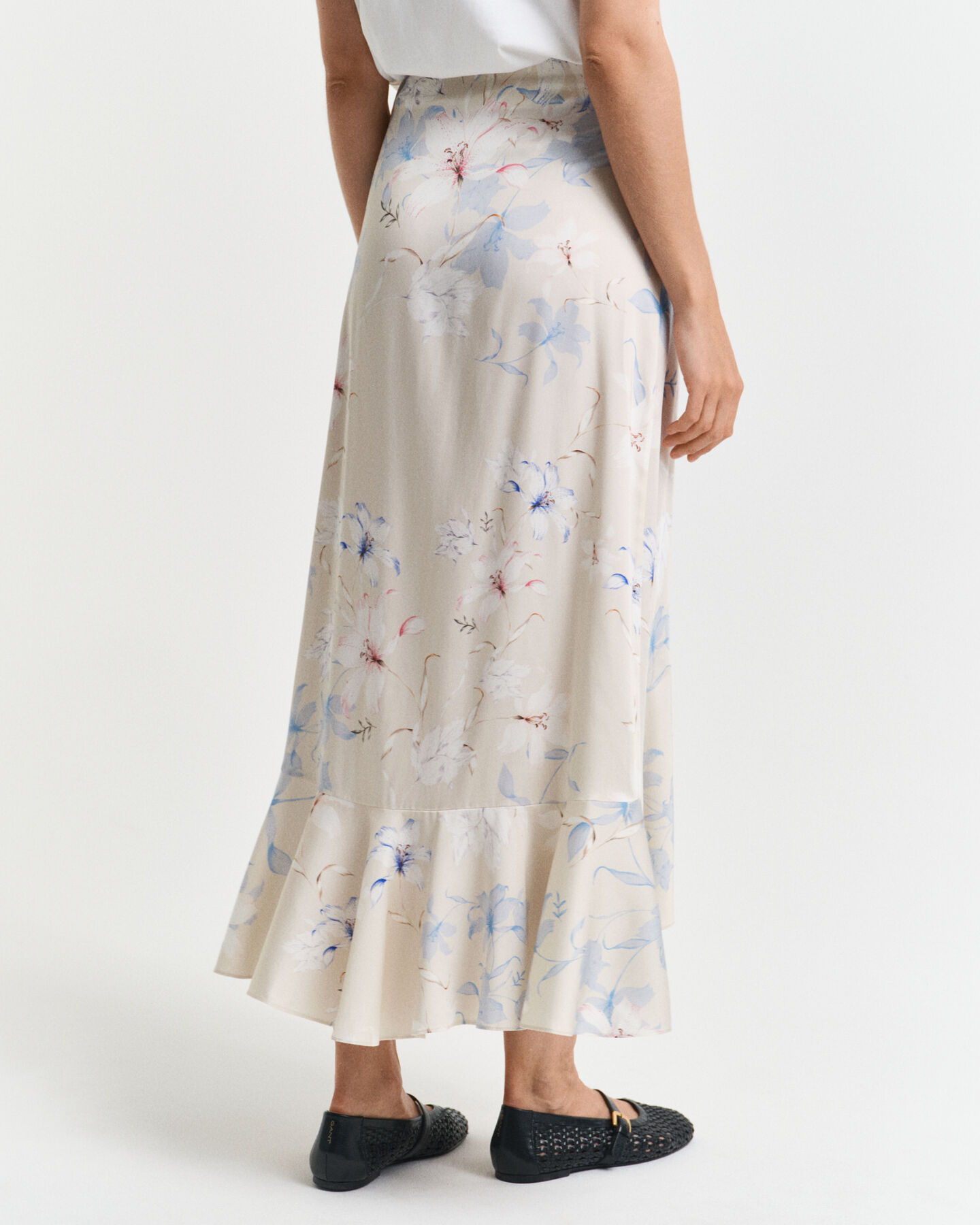 R&ouml;yhel&ouml;inen kukkakuosinen kietaisuhame