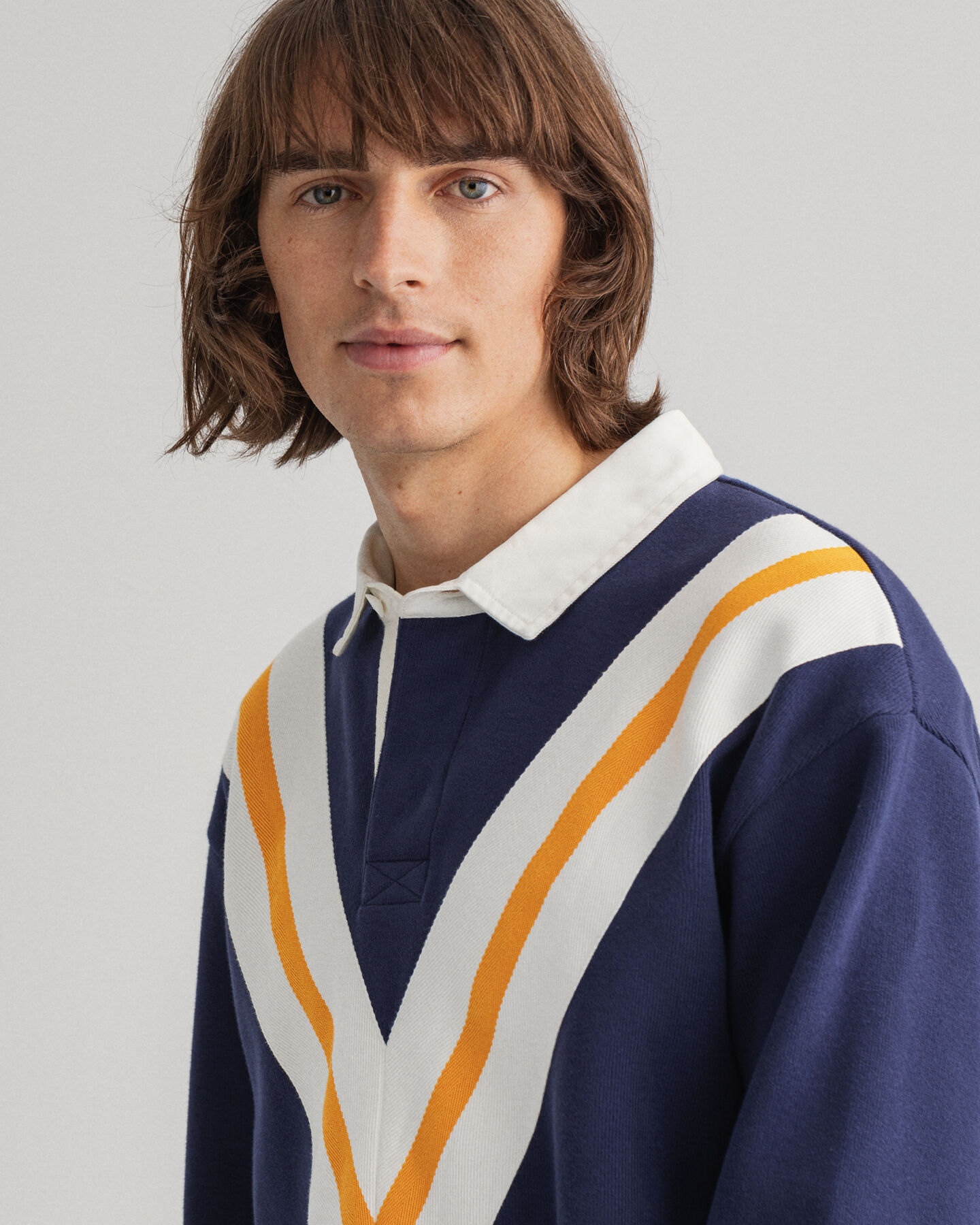 Tiger Heavy Rugger ‑paita v:n muotoisella raitakuviolla