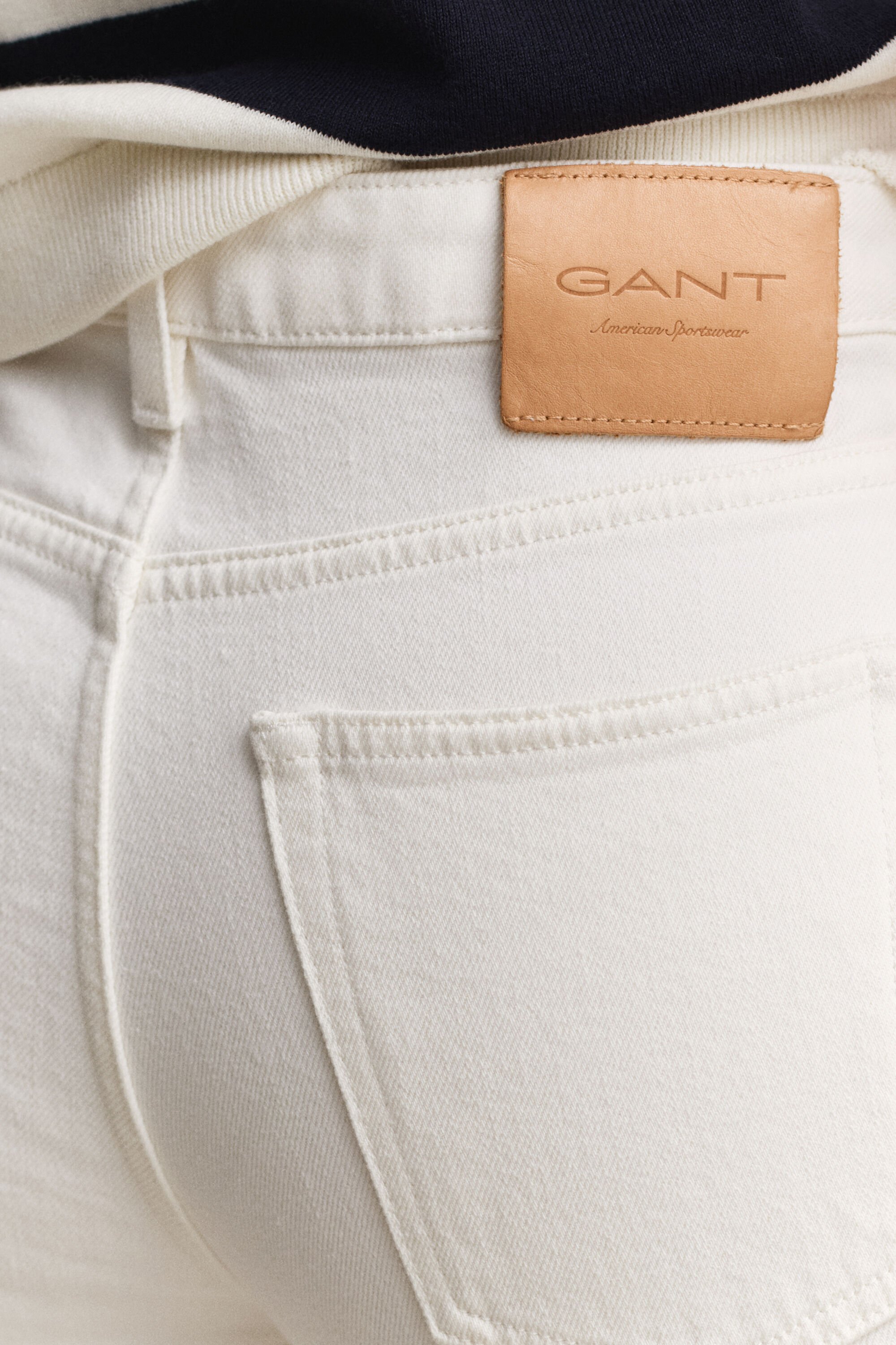 Suoralahkeiset stretch-farkut