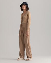 Korkeavy&ouml;t&auml;r&ouml;iset Fluid-chinot laskoksilla