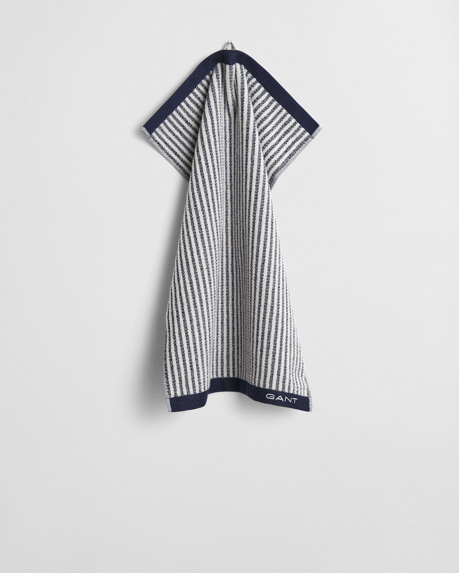 Raidallinen pyyhe (50 cm x 70 cm)