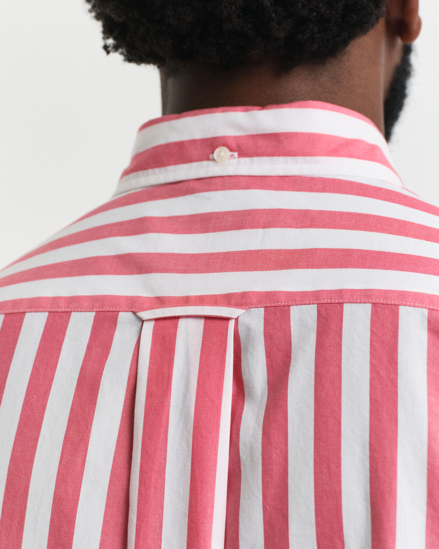 Regular&nbsp;fit ‑mitoitettu lyhythihainen klassinen popliiniraitapaita