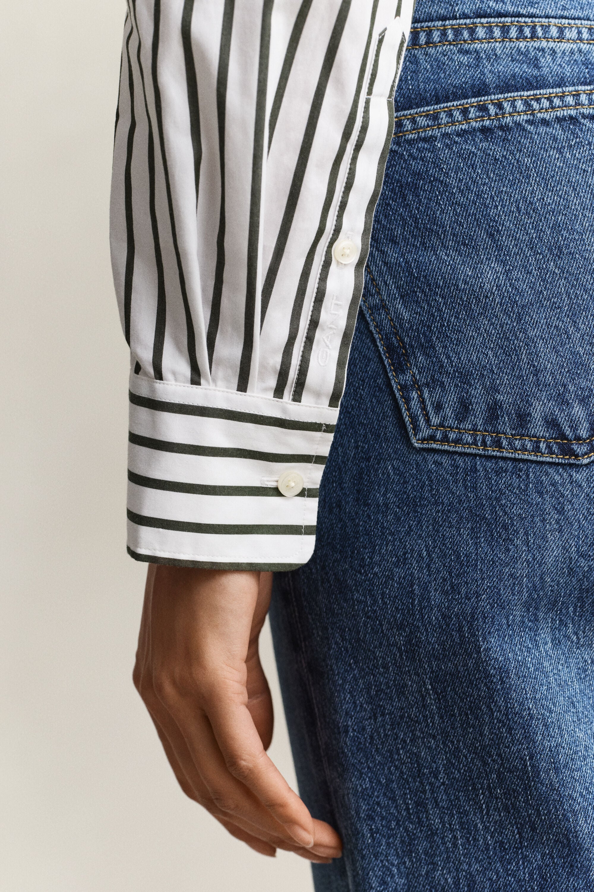 Relaxed fit ‑mitoitettu klassinen popliiniraitapaita