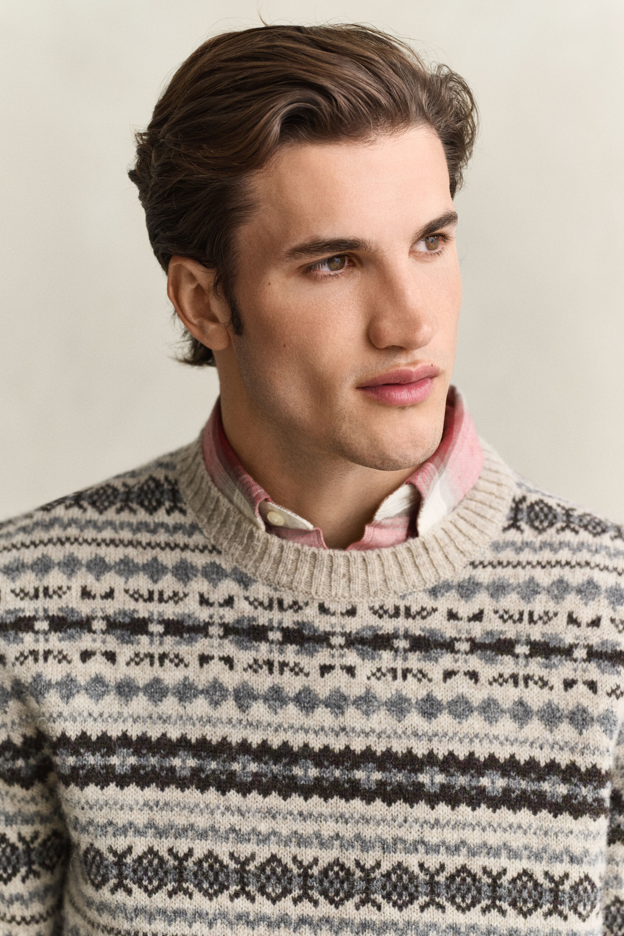 Jacquard-neulepusero harjatusta villasta