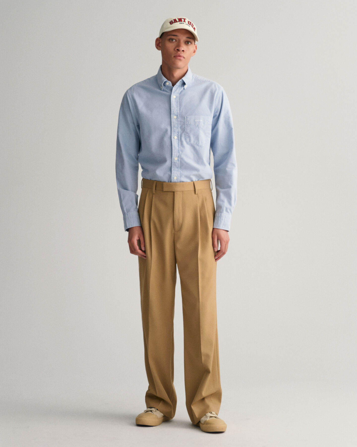 Regular&nbsp;fit ‑mitoitettu paita harjatusta oxford-kankaasta