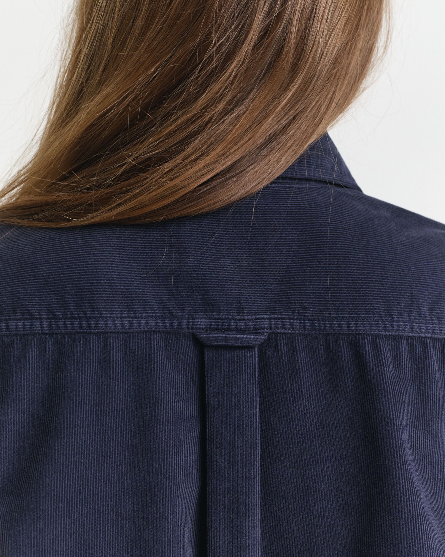 Regular fit ‑mitoitettu vakosamettipaita