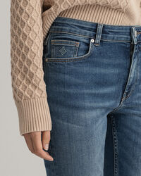 Slim&nbsp;fit ‑mitoitetut eritt&auml;in joustavat Farla-farkut