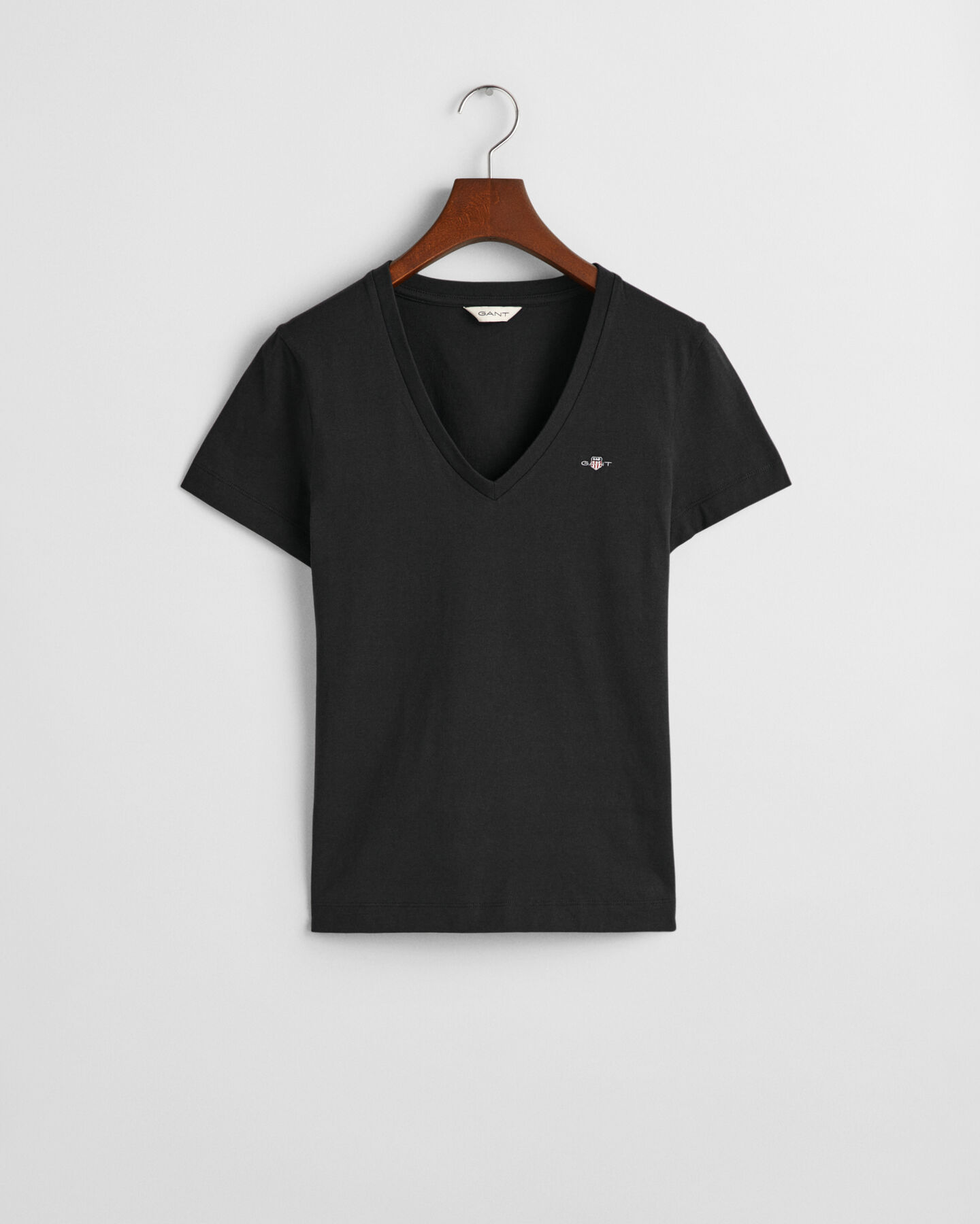 Shield-t‑paita, jossa v-pääntie