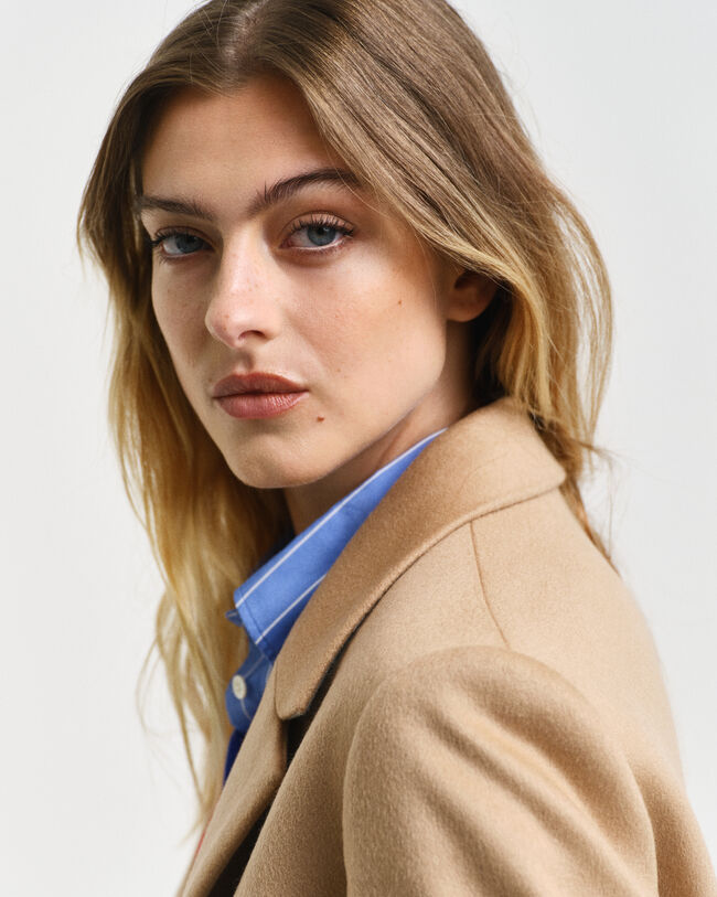 Hyvin istuva klassinen villakangastakki