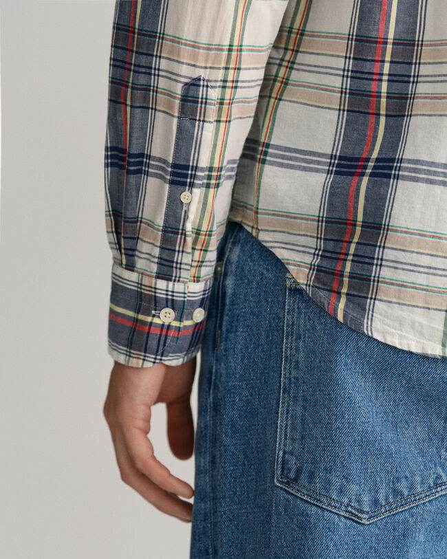 Regular fit ‑mitoitettu paita intialaisesta madrasruutukankaasta