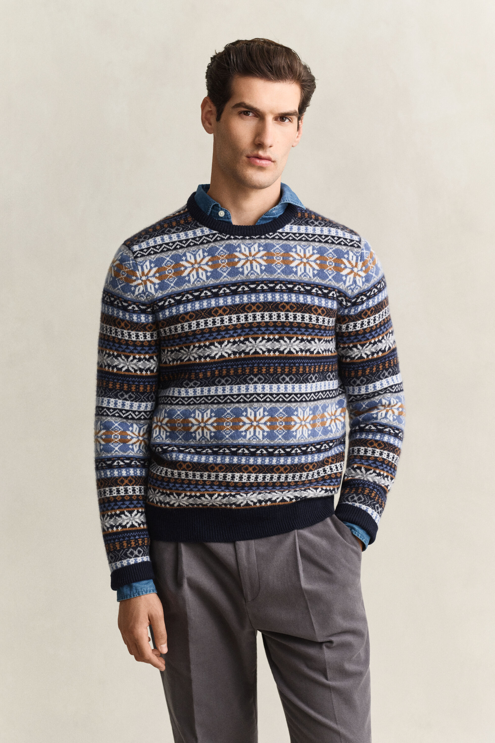 Fair isle ‑neulepusero, pyöreä pääntie