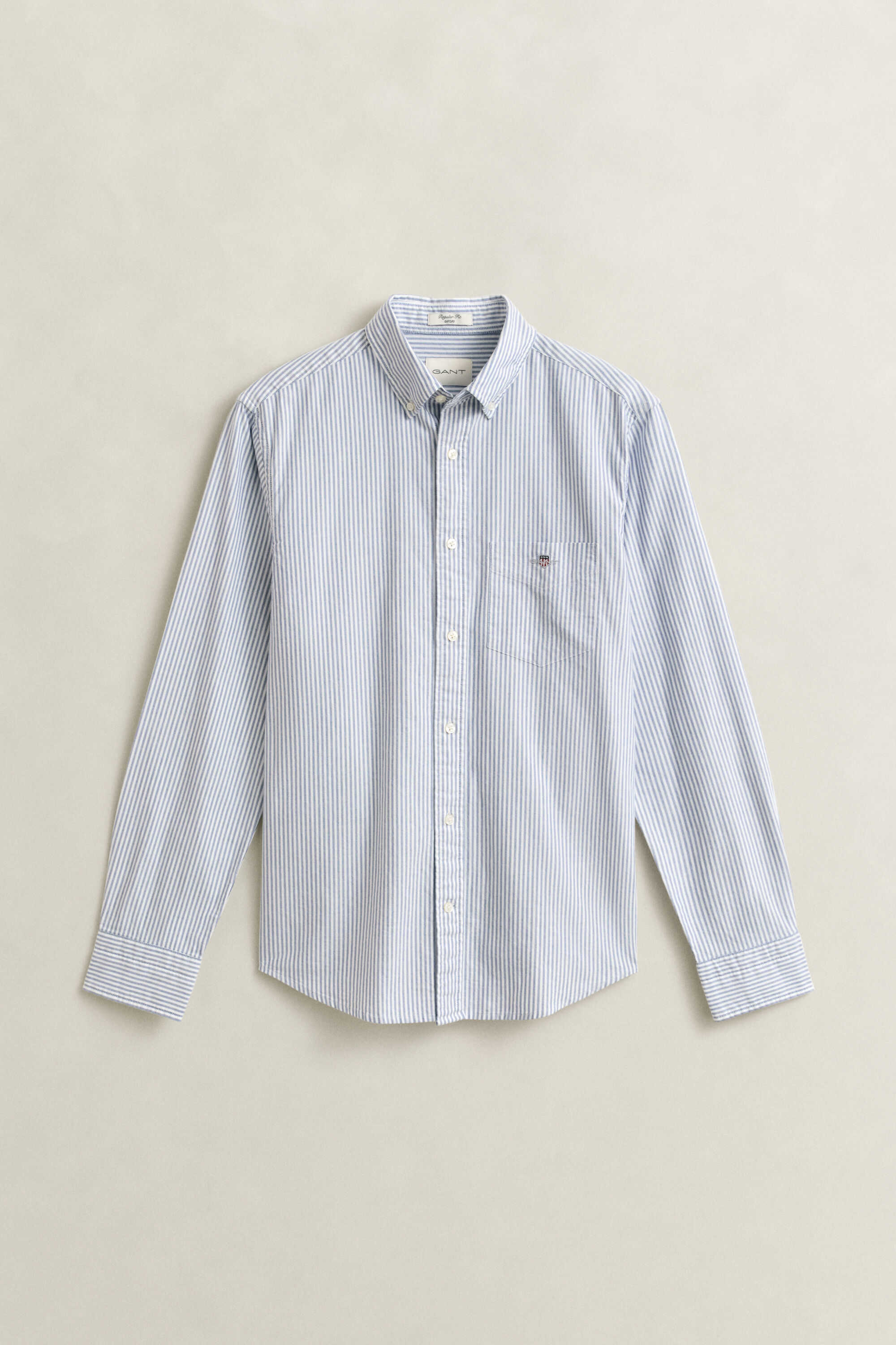 Klassinen pystyraidallinen oxford-paita