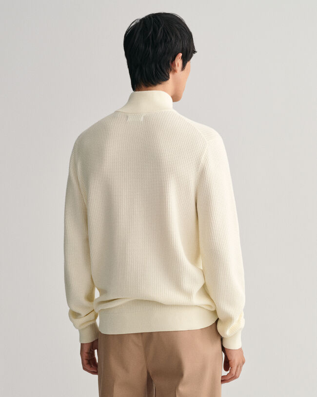 Kohopintainen puuvillaneulepusero, jossa vetoketjullinen p&auml;&auml;ntie