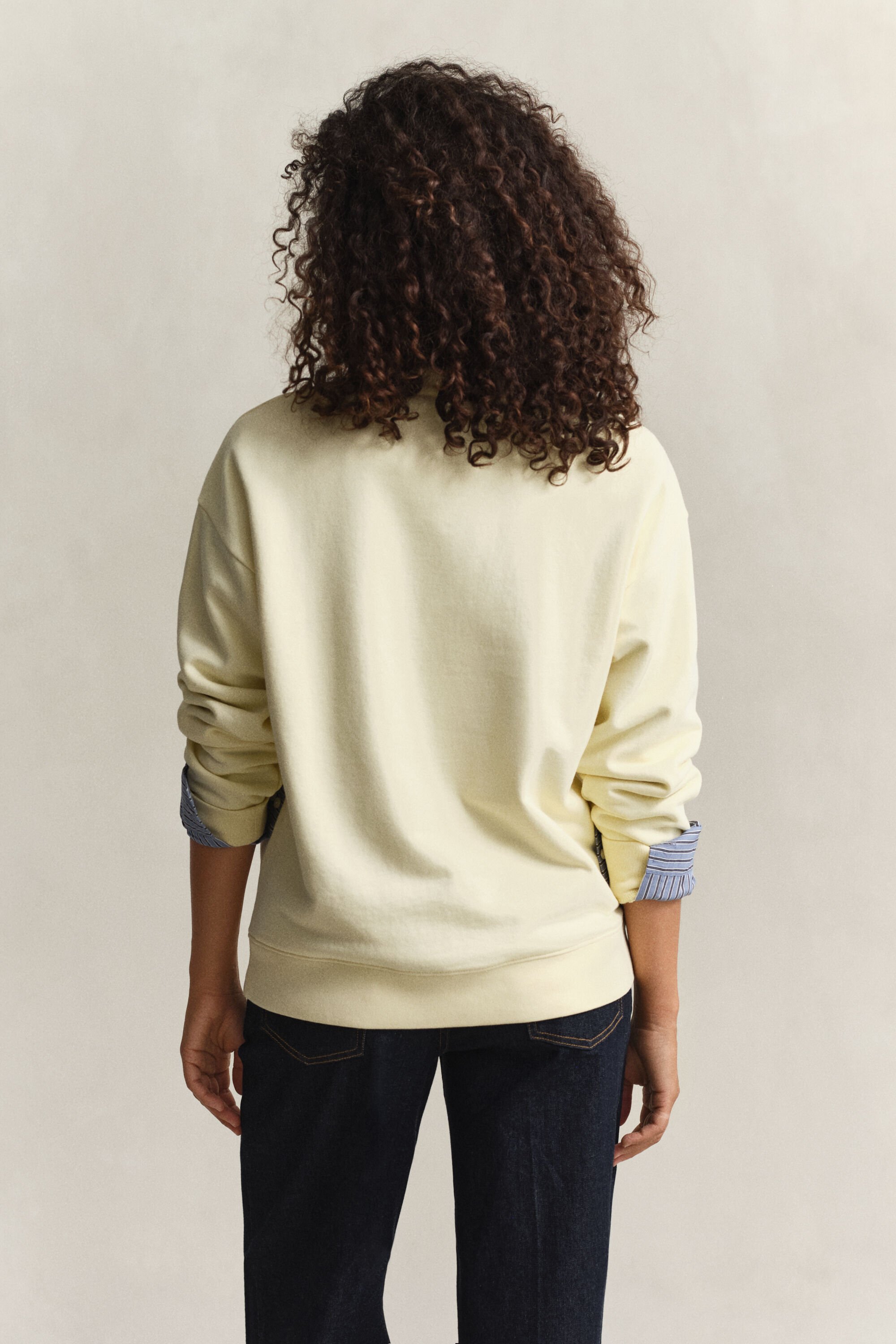 Graphic-collegepaita, pyöreä pääntie