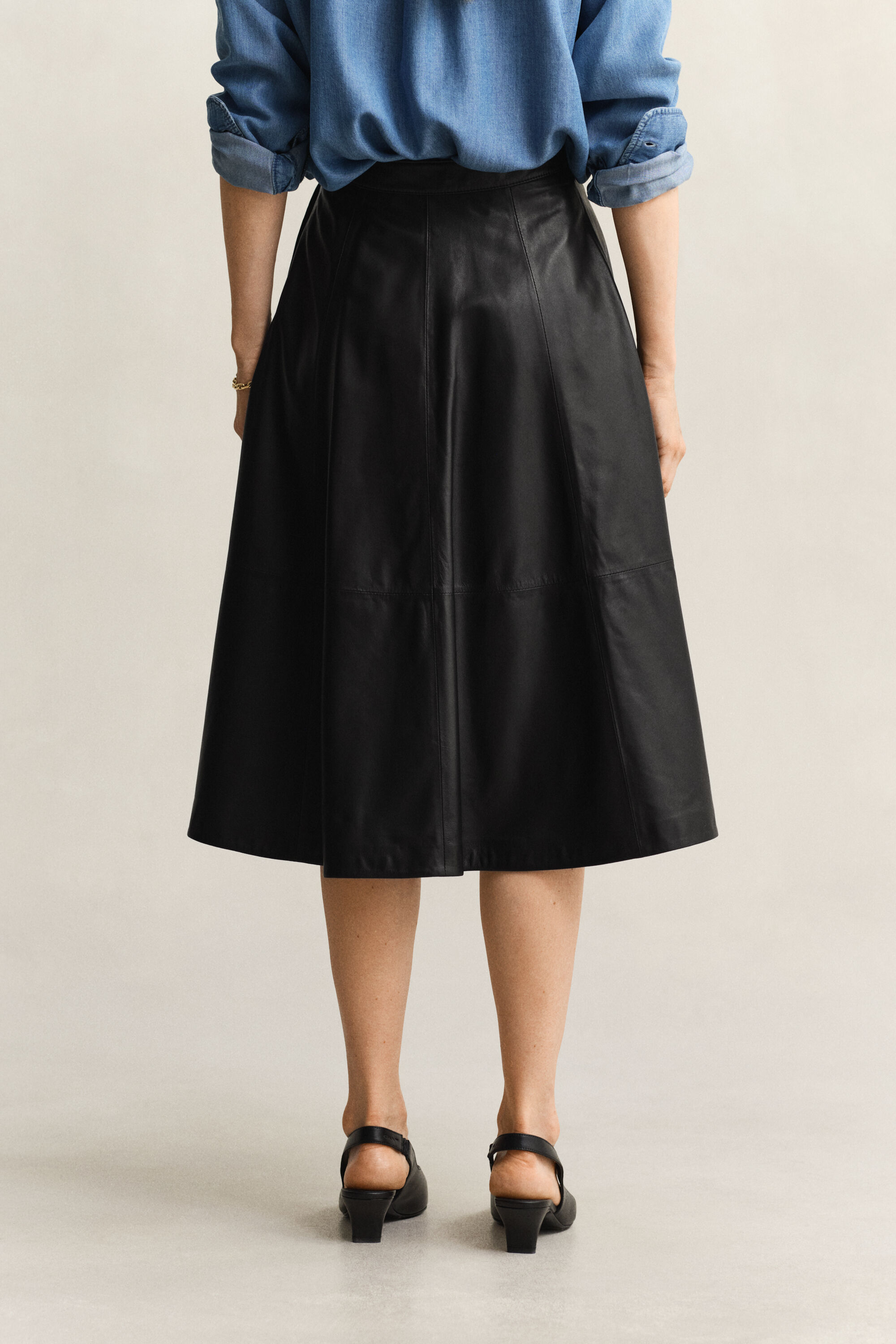 Leveähelmainen nahkahame