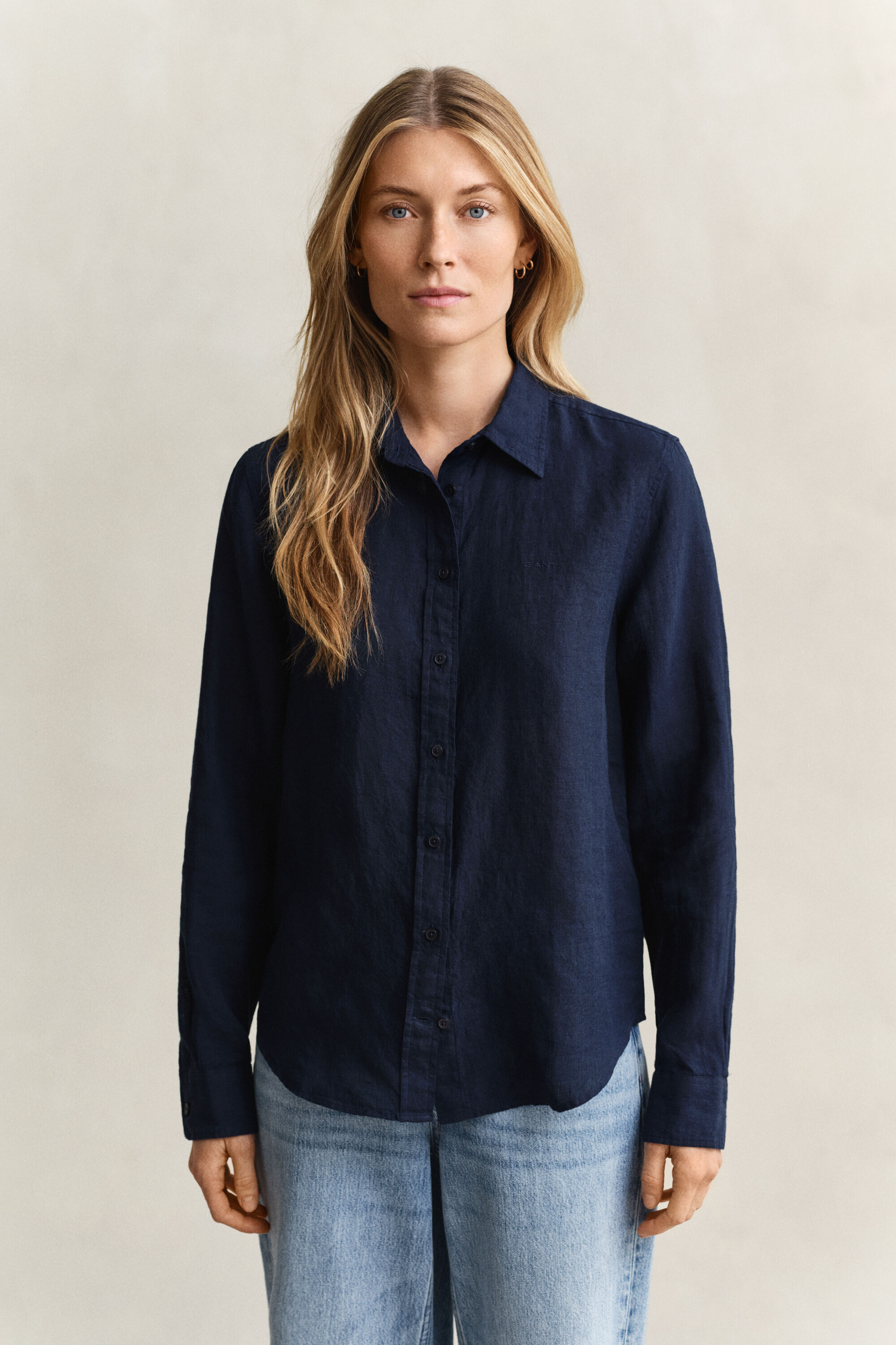 Regular fit ‑mitoitettu pellavapaita