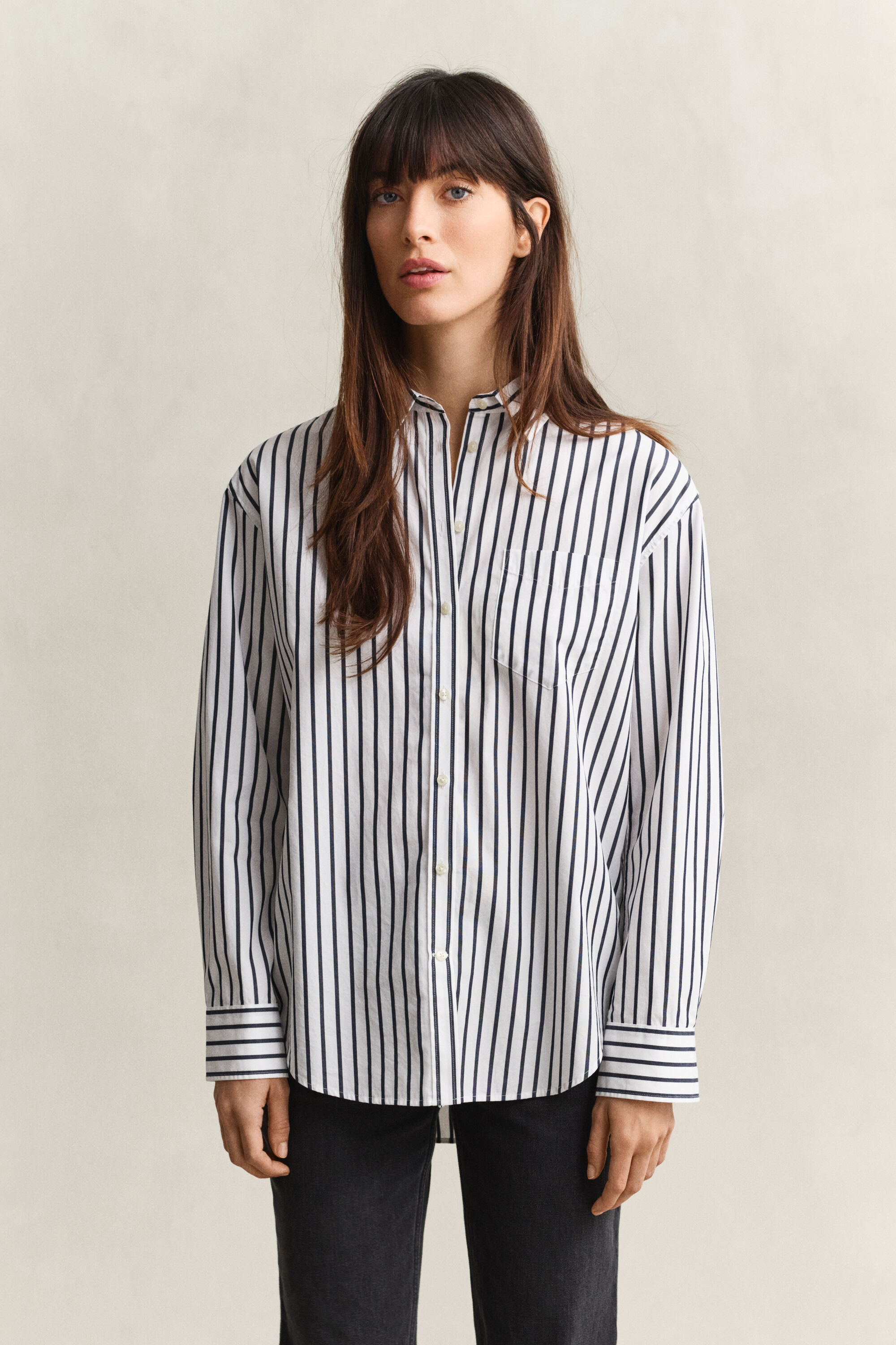 Relaxed fit ‑mitoitettu klassinen popliiniraitapaita