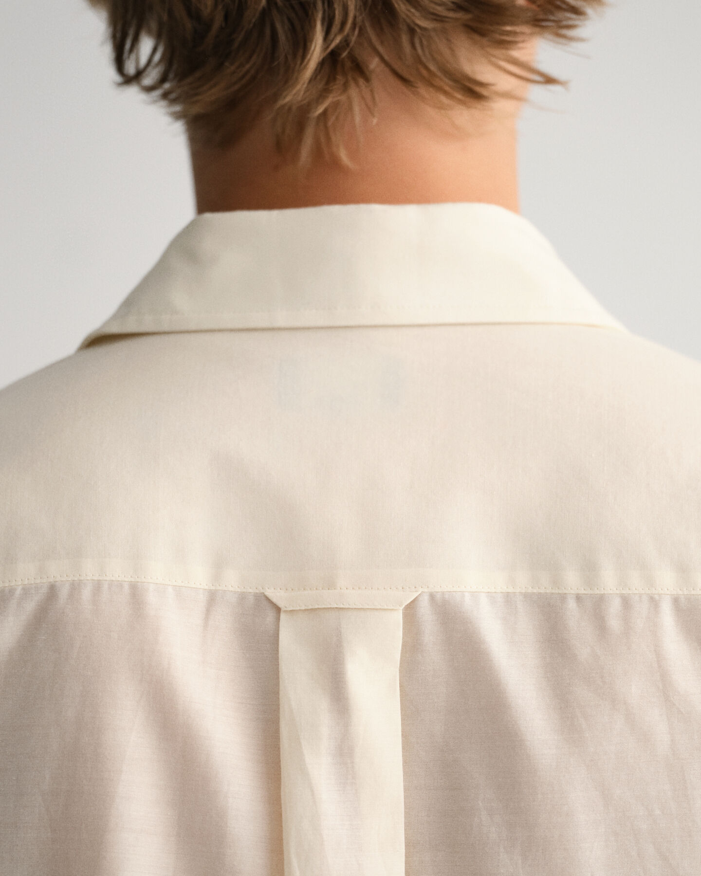 Relaxed fit ‑mitoitettu puuvilla-silkkipaita