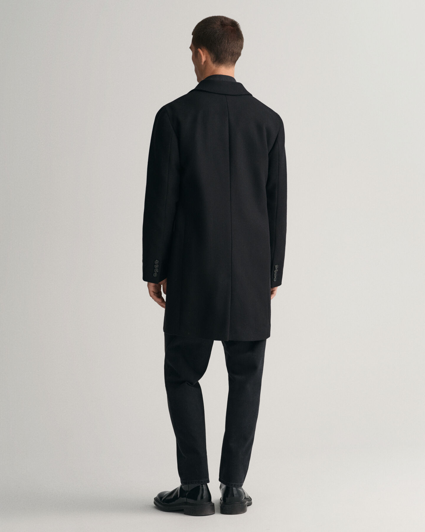 Hyvin istuva klassinen päällystakki villasta