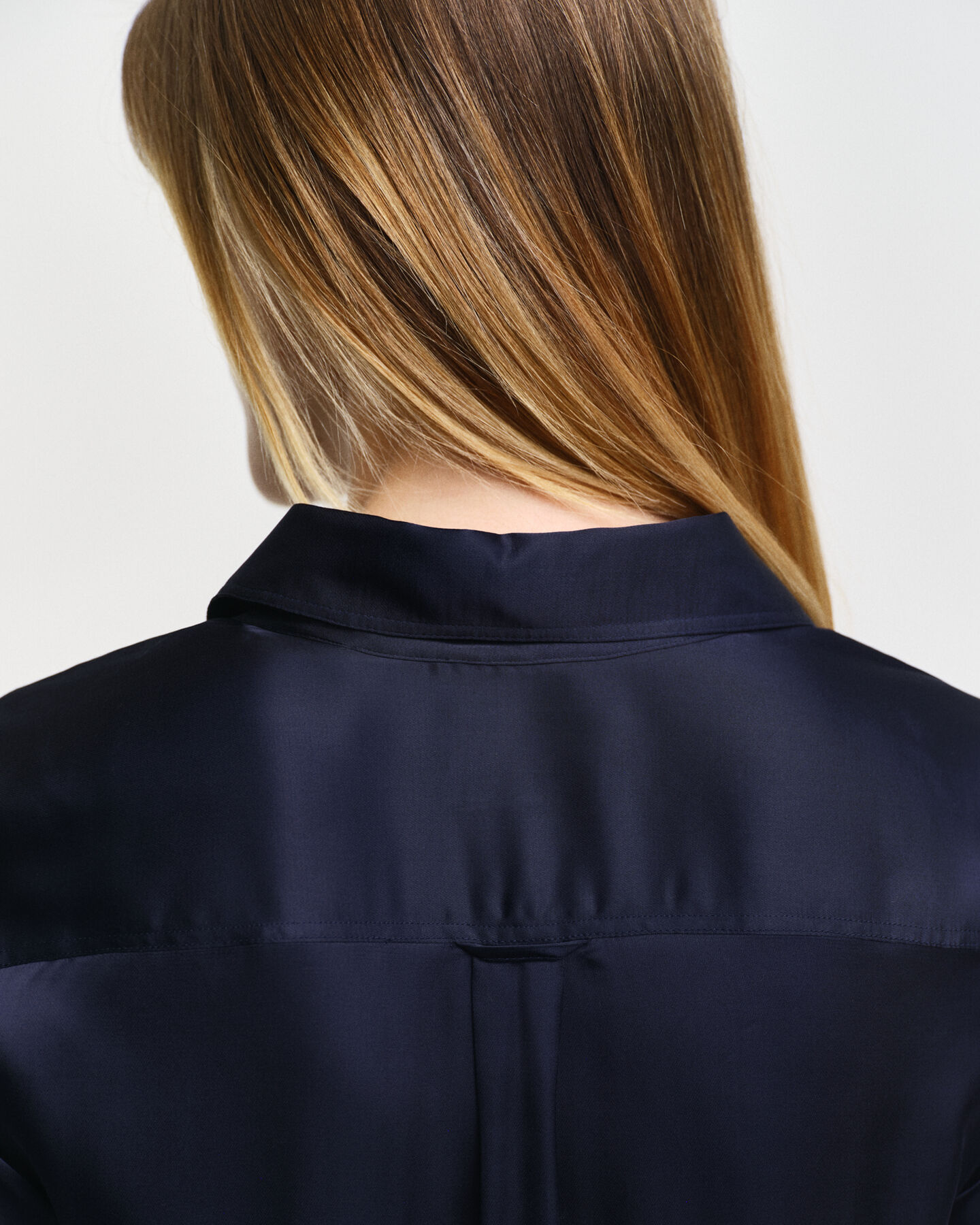 Regular fit ‑mitoitettu taskullinen paita