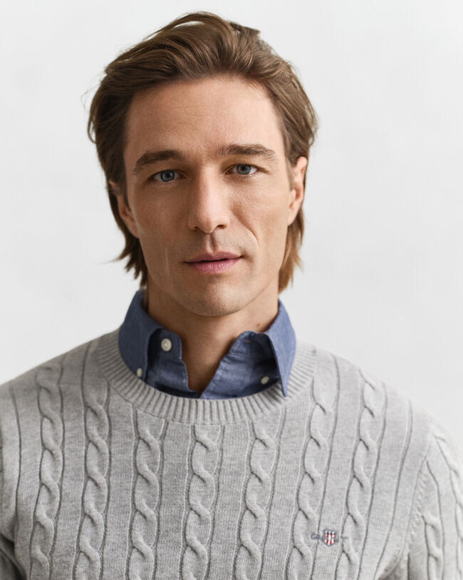 Puuvillainen palmikkoneulepusero, pyöreä pääntie