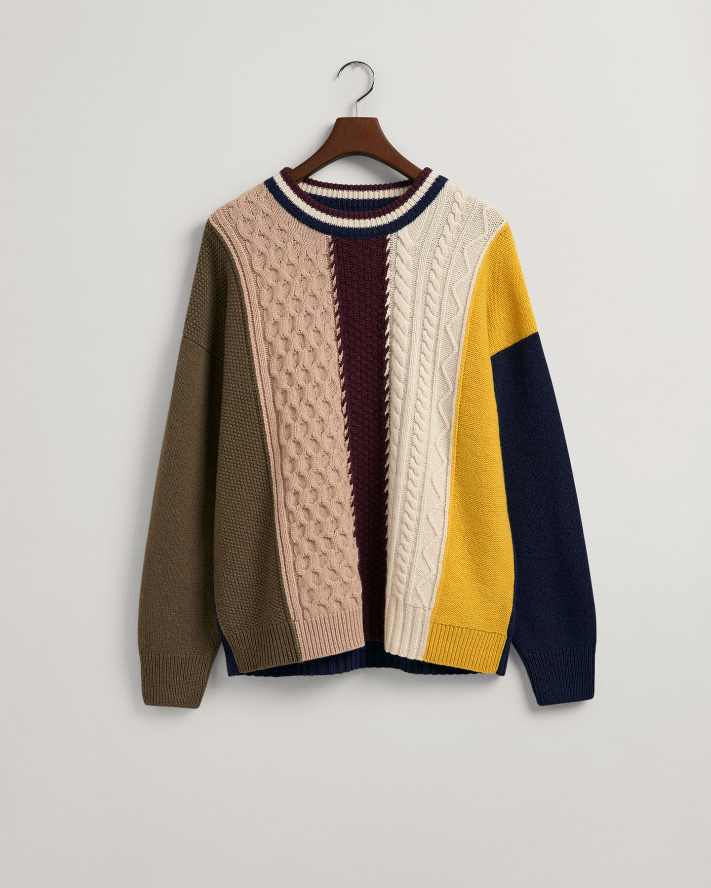 Tilkkutyylinen palmikkoneulepusero, pyöreä pääntie