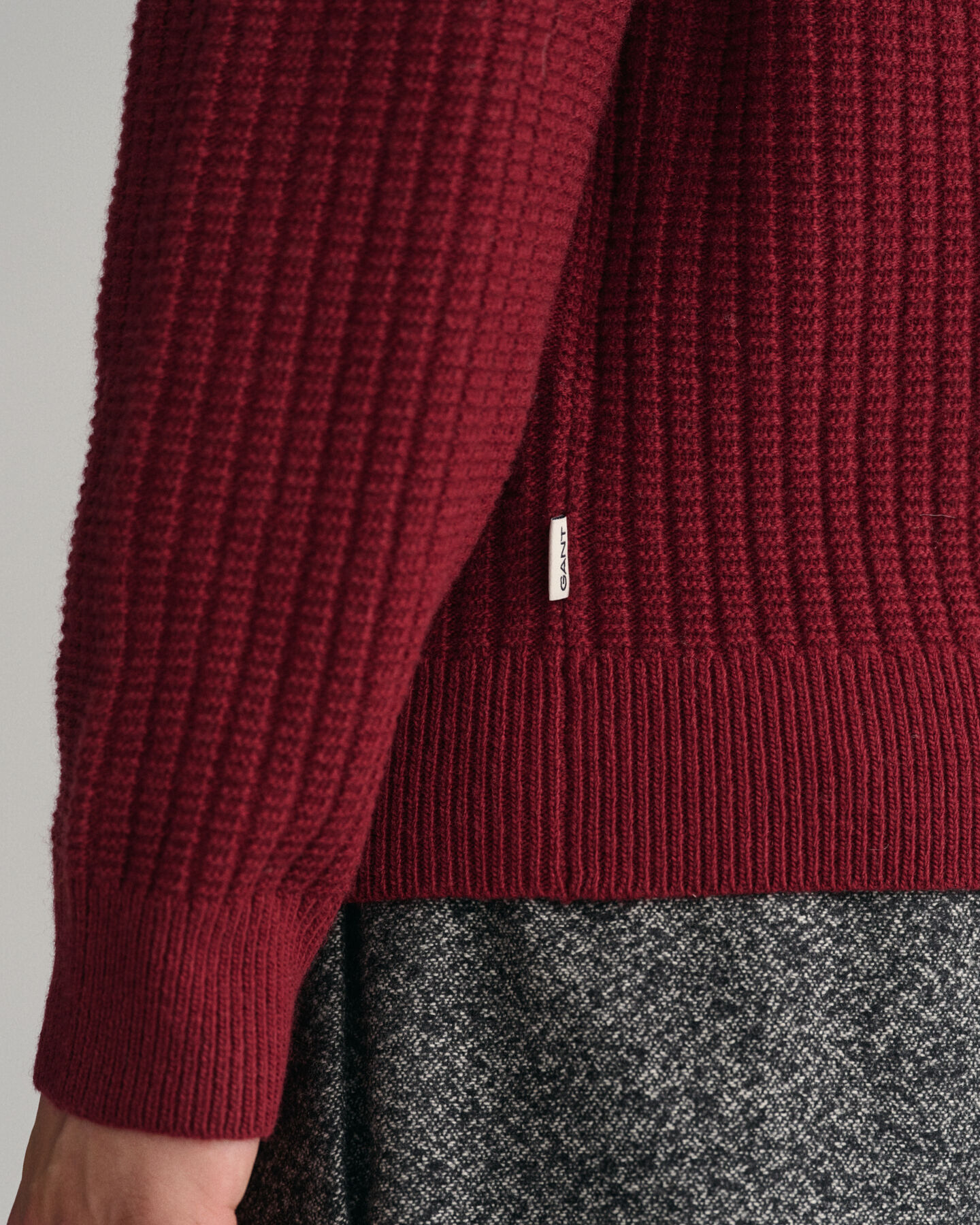 Kohopintainen pooloneule