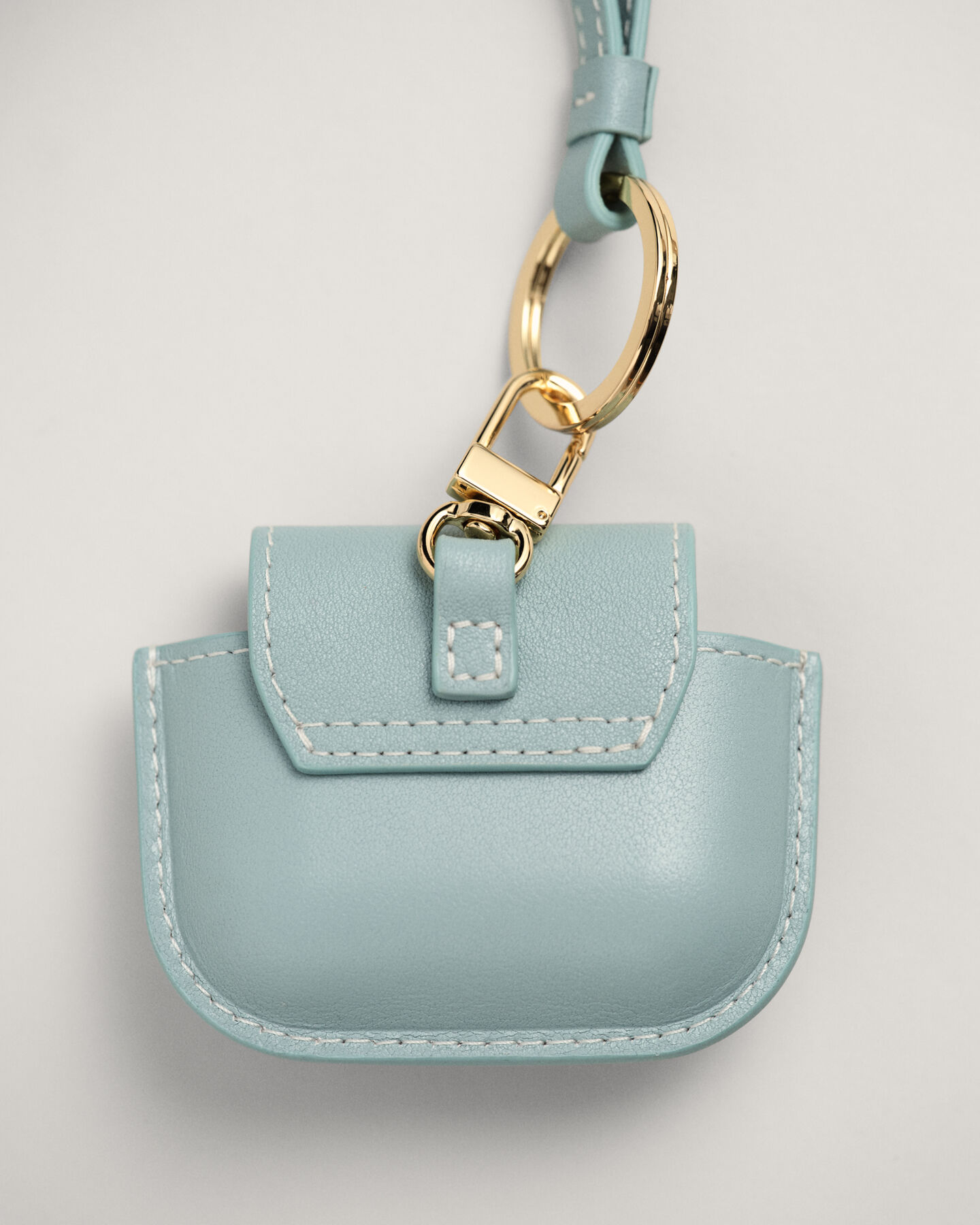 Nahkainen kaulapussi